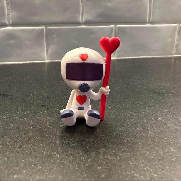 VeeFriends Heart Trooper 2" Mini Figure Collectibles Blind Box Macy's 2022 - Picture 2 of 4